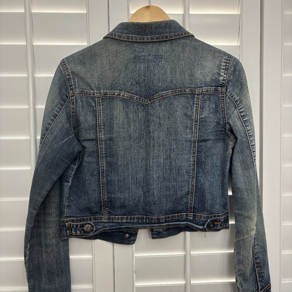 Chiqle Cropped Denim Jacket Blue Size M Soft Stretch Cotton Blend EUC - Picture 2 of 9